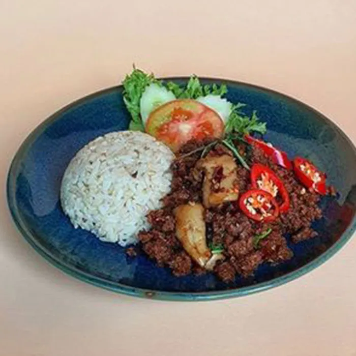 ข้าวราดกะเพราเนื้อจากพืช